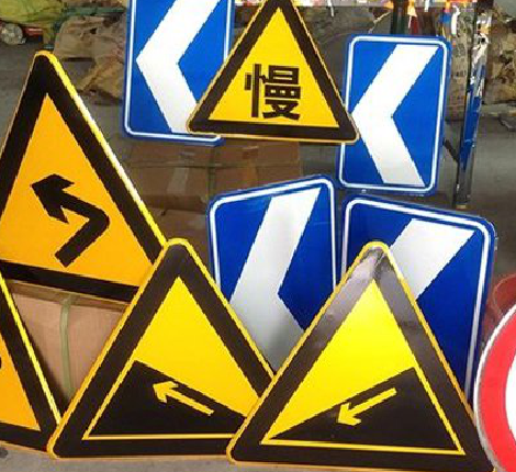 伊川县标识标牌中颜色的确定是很重要的。